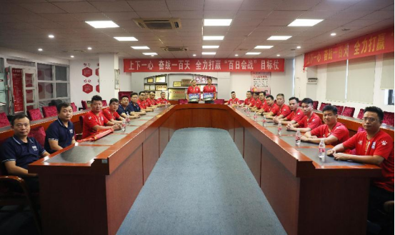 澳克士智能(néng)照(zhào)明(míng)攜手光(guāng)之聯足球俱樂(yuè)部：跨界合作(zuò)，共創輝煌未來(lái)